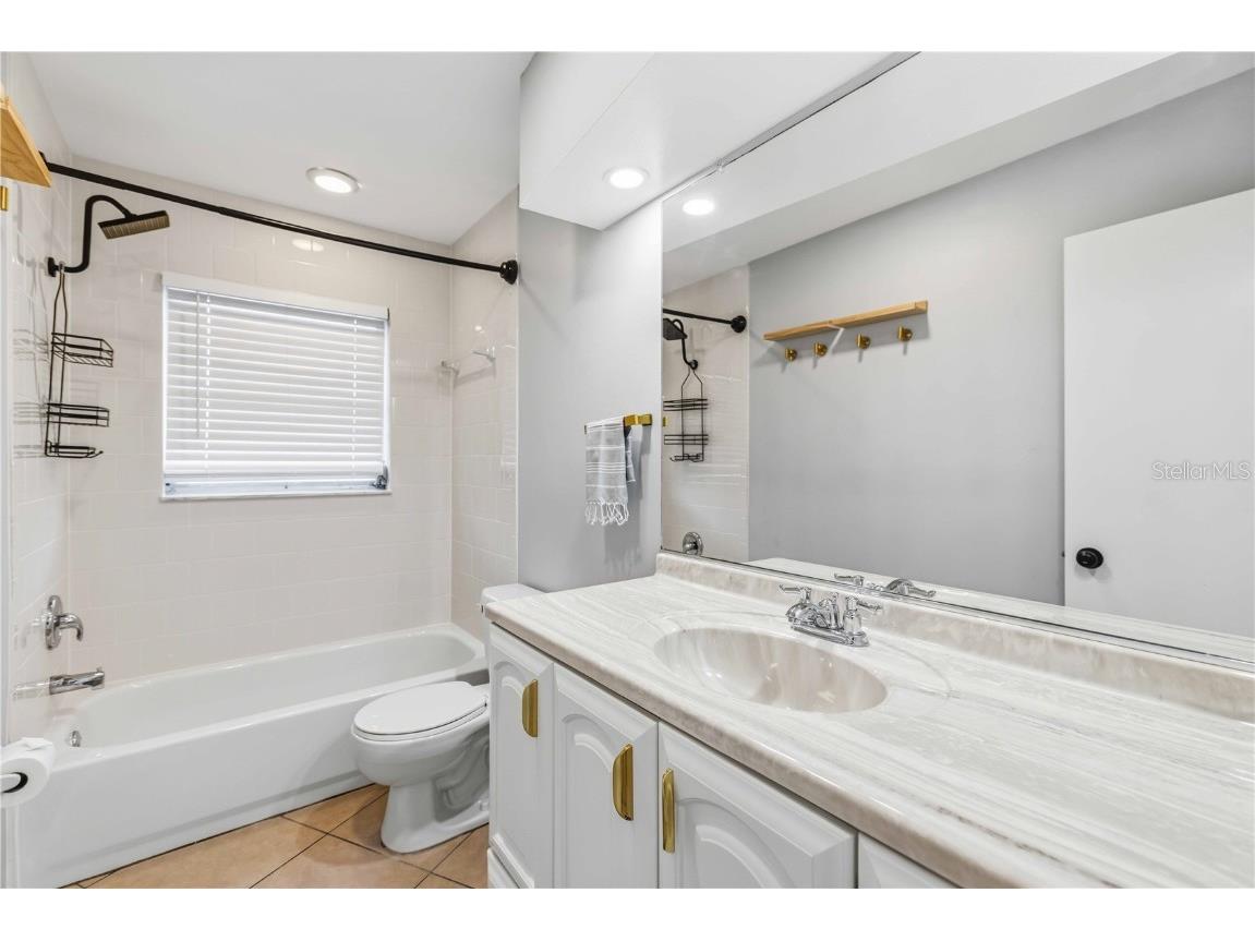 530 Saint Andrews Drive Sarasota FL 34243 A4633545 image27