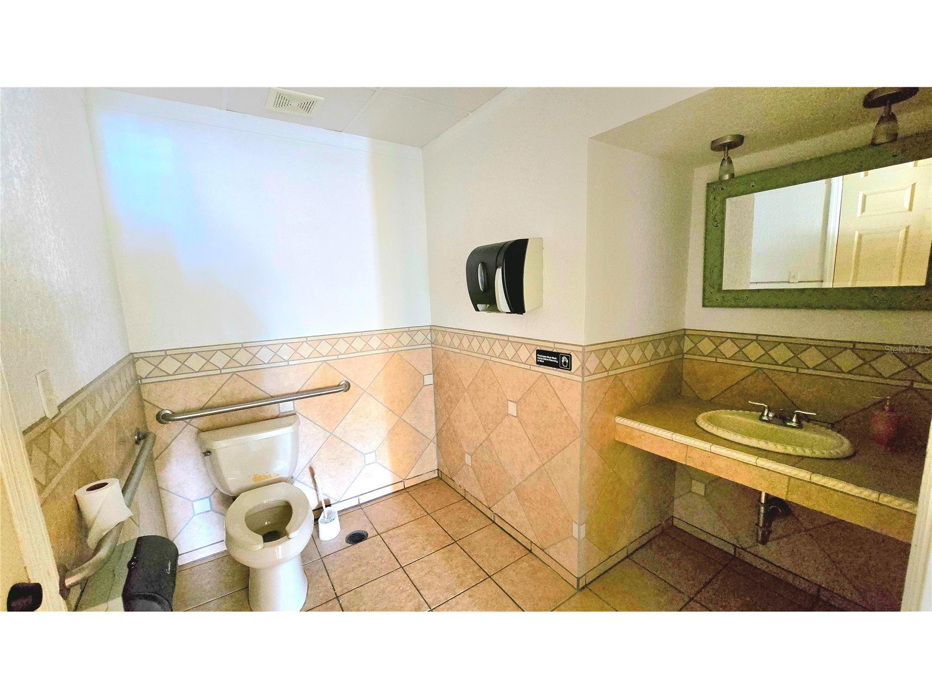530 Us-41-Byp #17 AND 18A Venice FL 34285 A4693126 image27