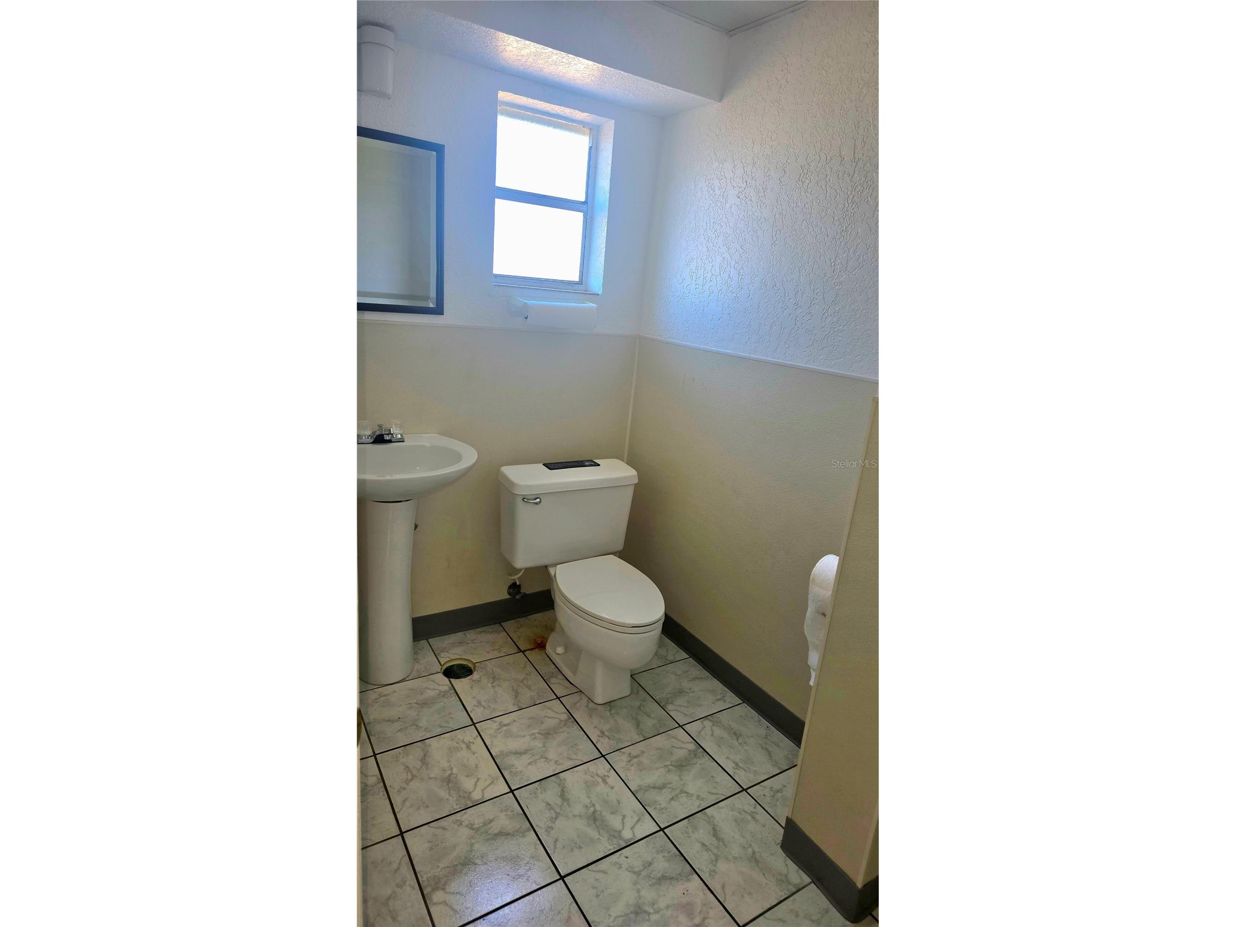 530 Us-41-Byp #17B Venice FL 34285 A4693125 image19