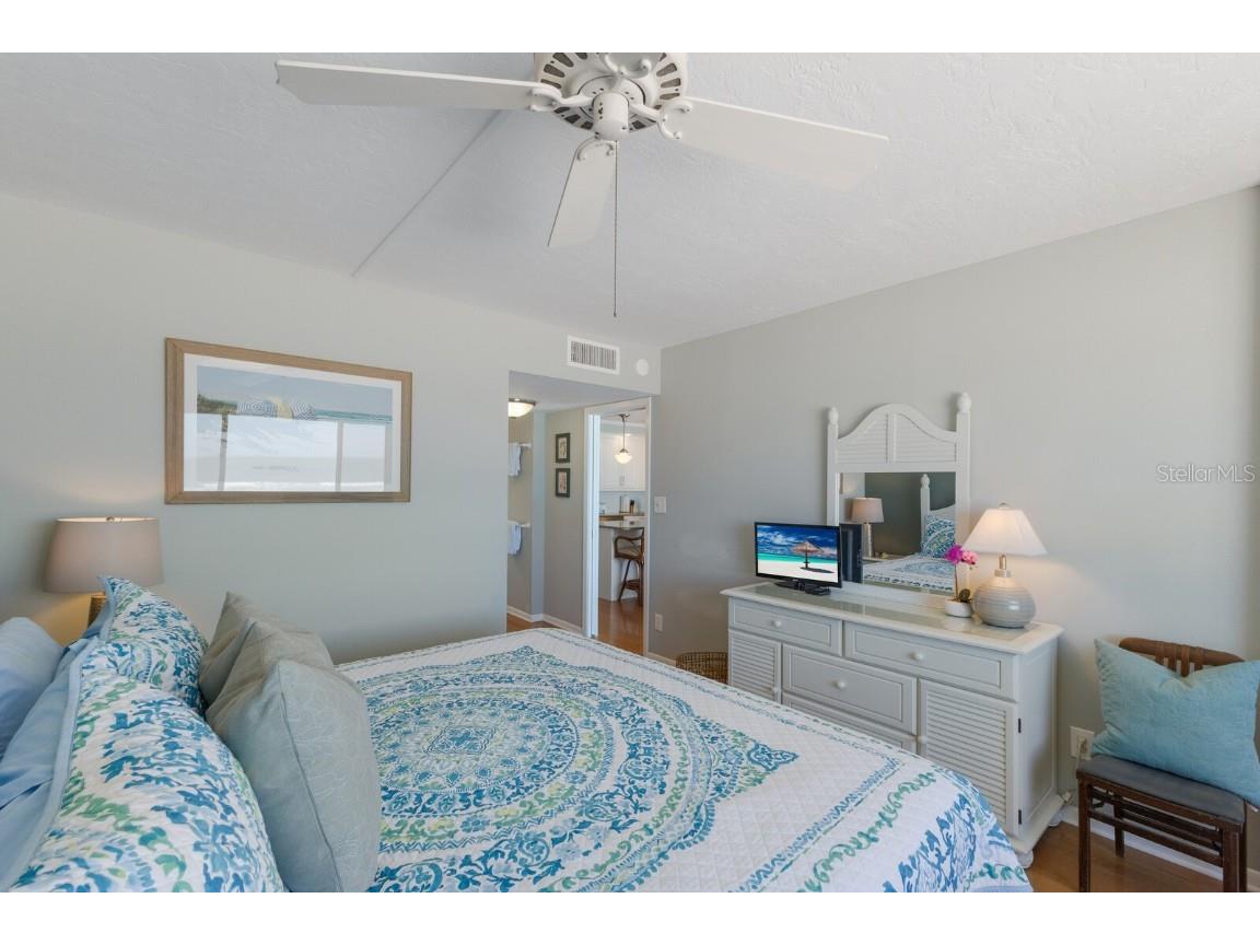 5300 Gulf Drive #204 Holmes Beach FL 34217 - GULF OF MEXICO A4646632 image33