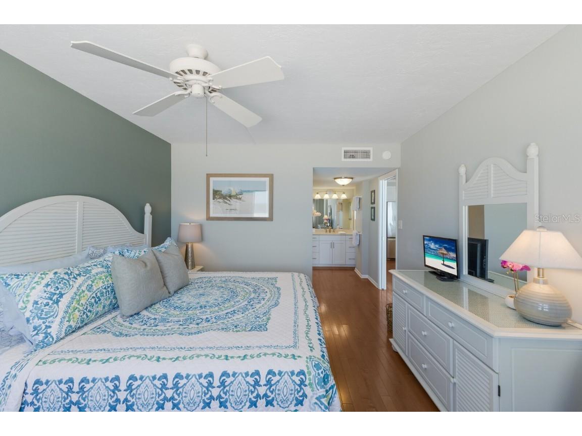 5300 Gulf Drive #204 Holmes Beach FL 34217 - GULF OF MEXICO A4646632 image34