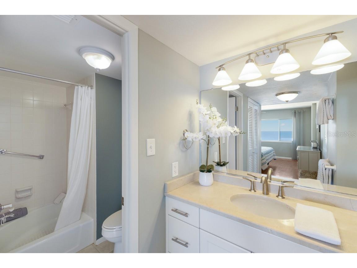 5300 Gulf Drive #204 Holmes Beach FL 34217 - GULF OF MEXICO A4646632 image38