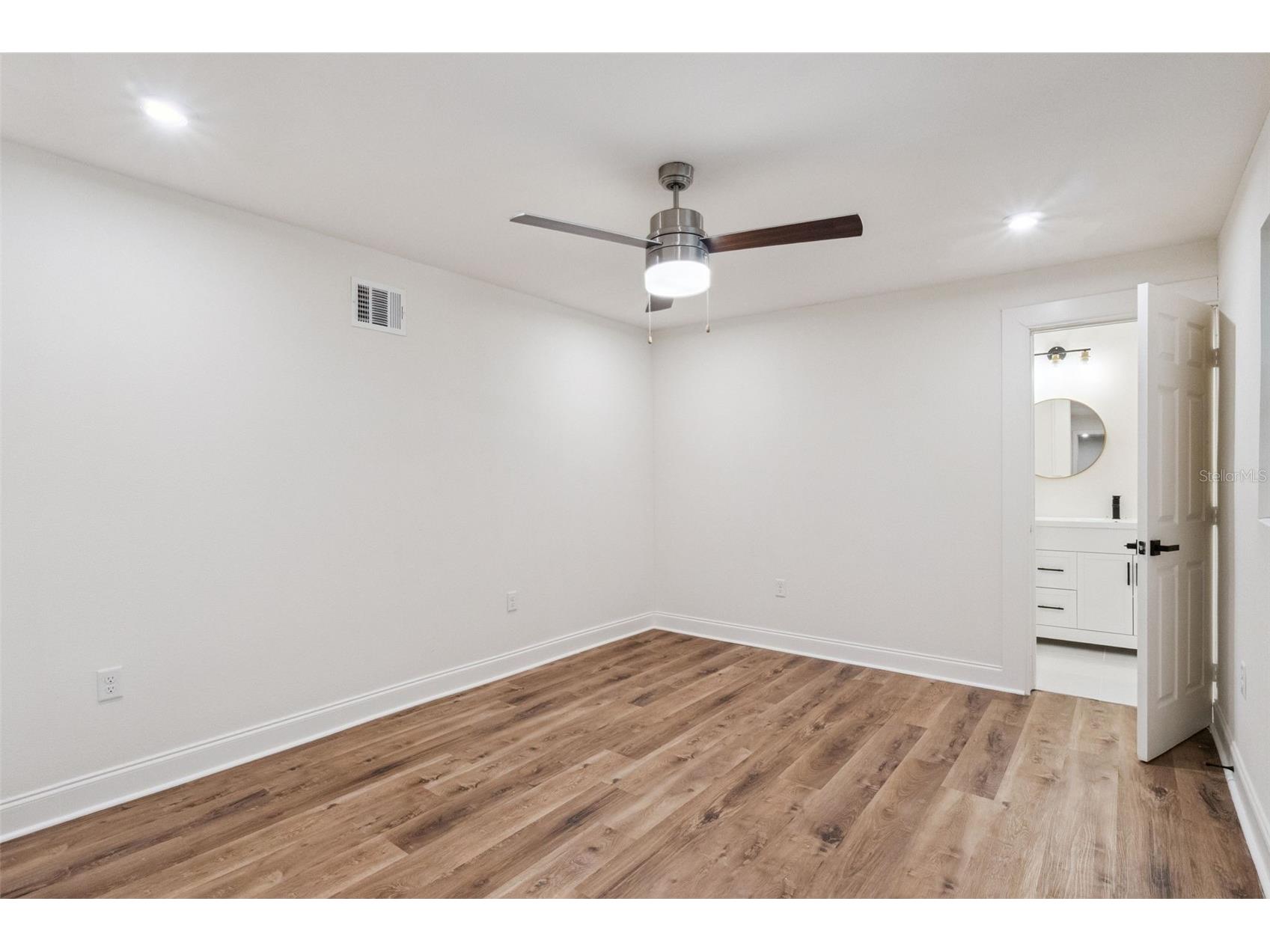 5301 Barnett Place Orlando FL 32808 O6377274 image25