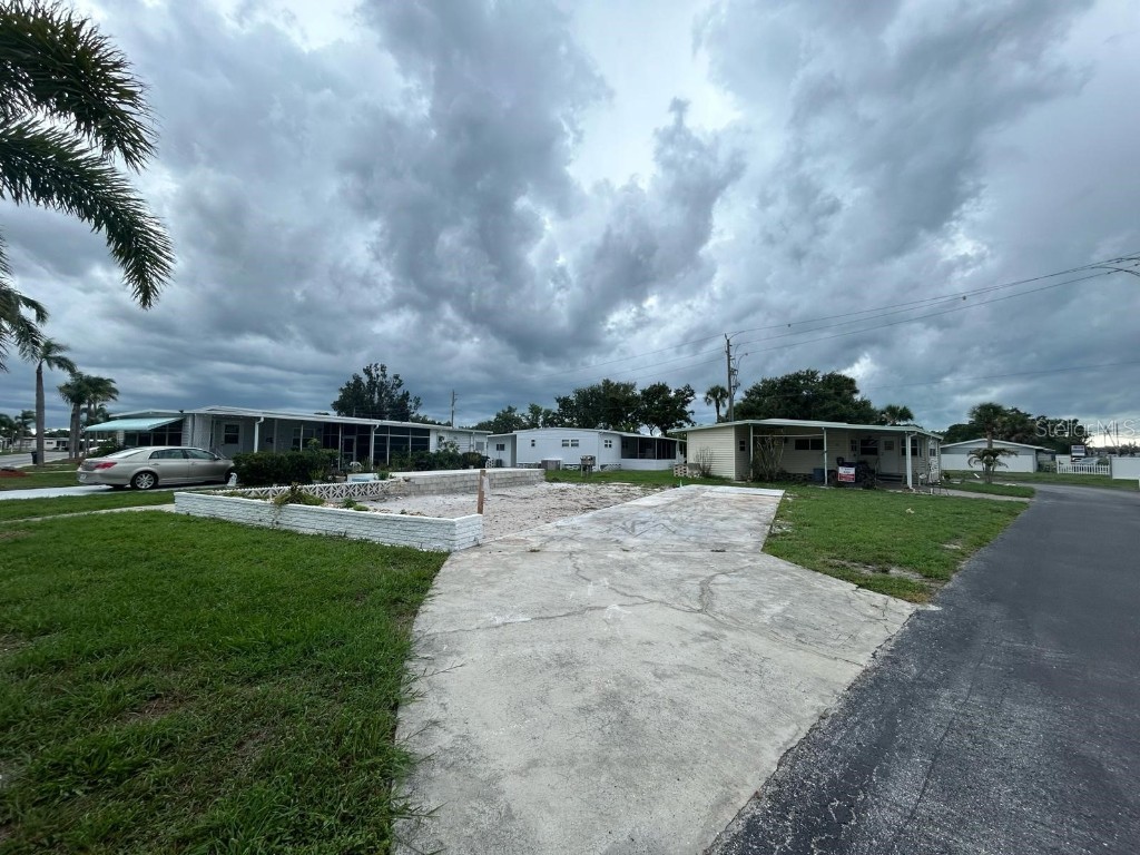 5302 Chateau Lane Bradenton FL 34207 A4655721 image1