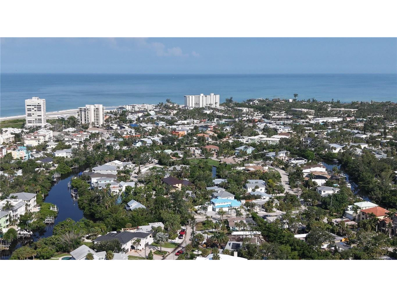 5302 Las Rosas Sarasota FL 34242 A4659614 image33