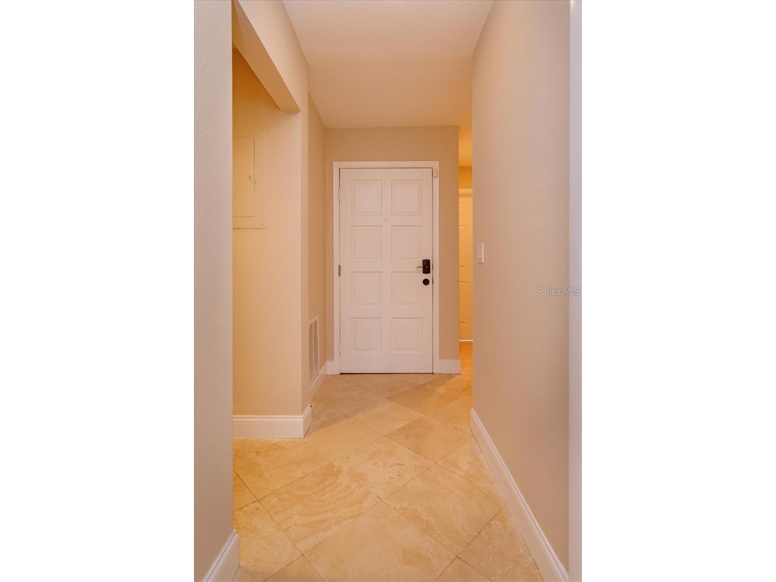 5303 Indian Creek Drive #D Orlando FL 32811 O6406171 image2