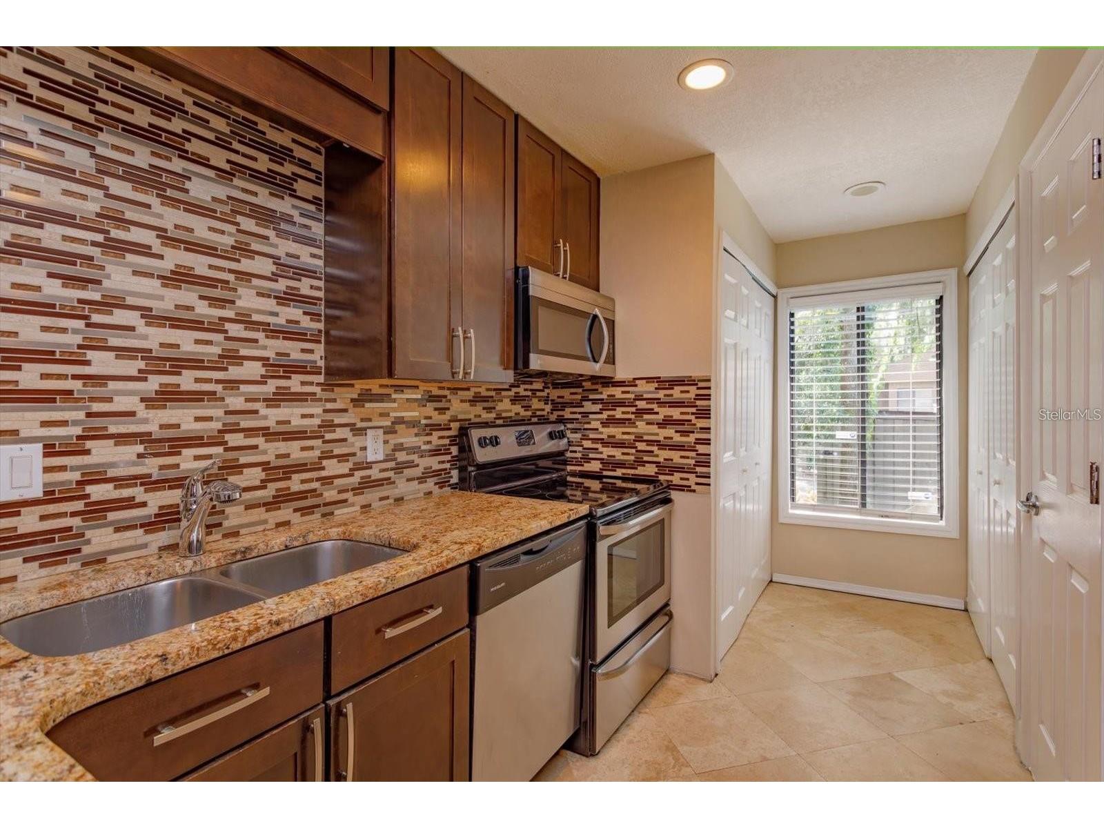 5303 Indian Creek Drive #D Orlando FL 32811 O6406171 image5