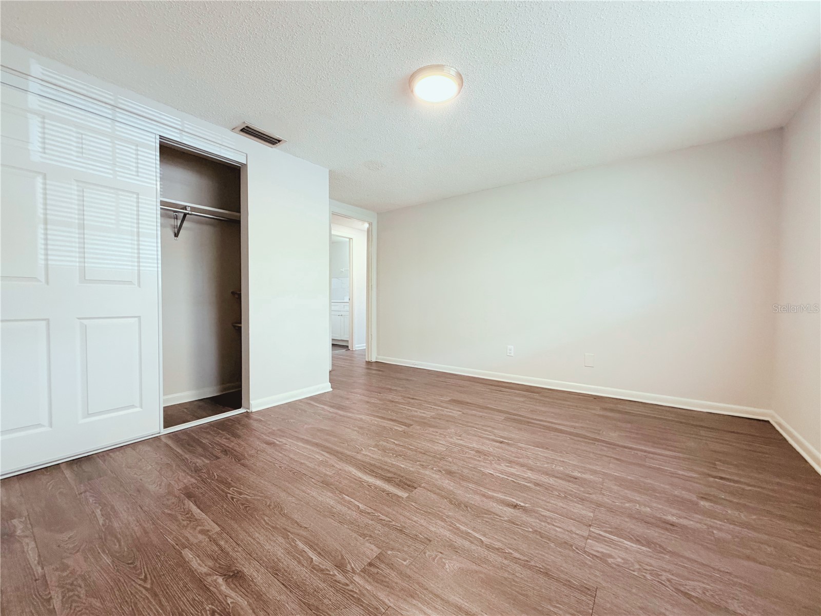 5305 Oakwood Court #17 Tampa FL 33610 K4903457 image7