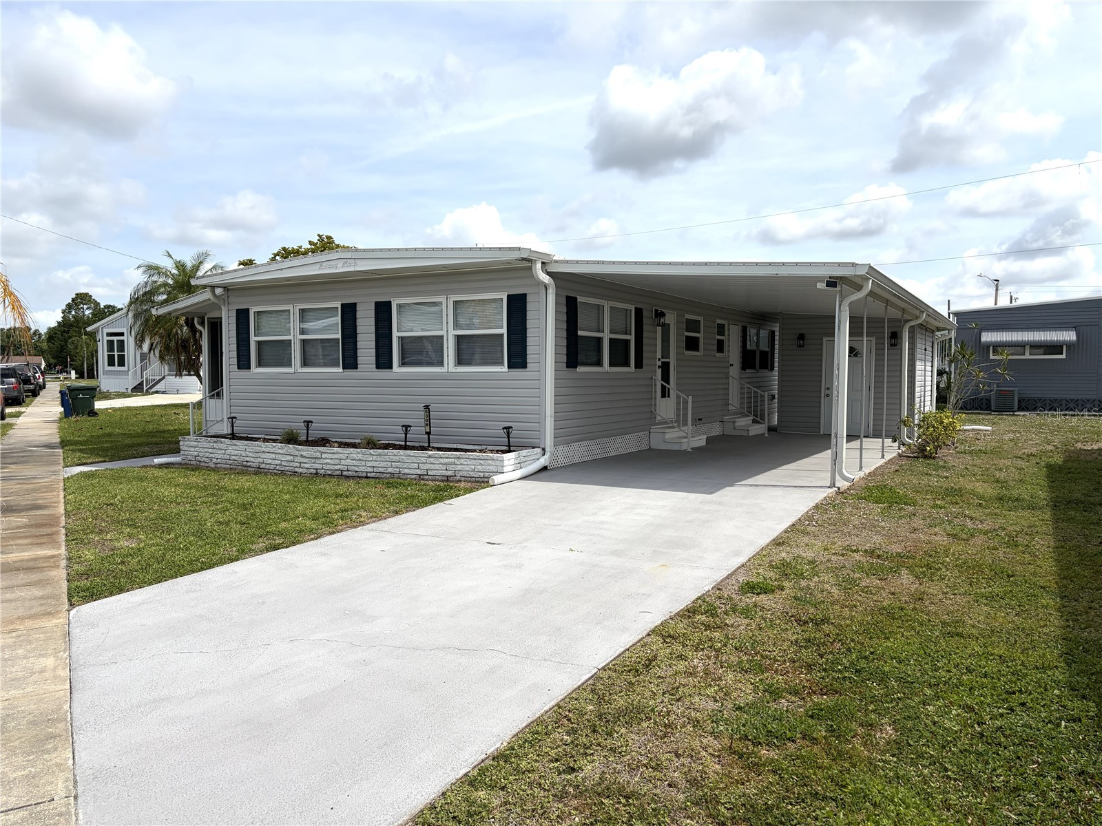 5308 Tri Par Drive Sarasota FL 34234 A4689063 image1