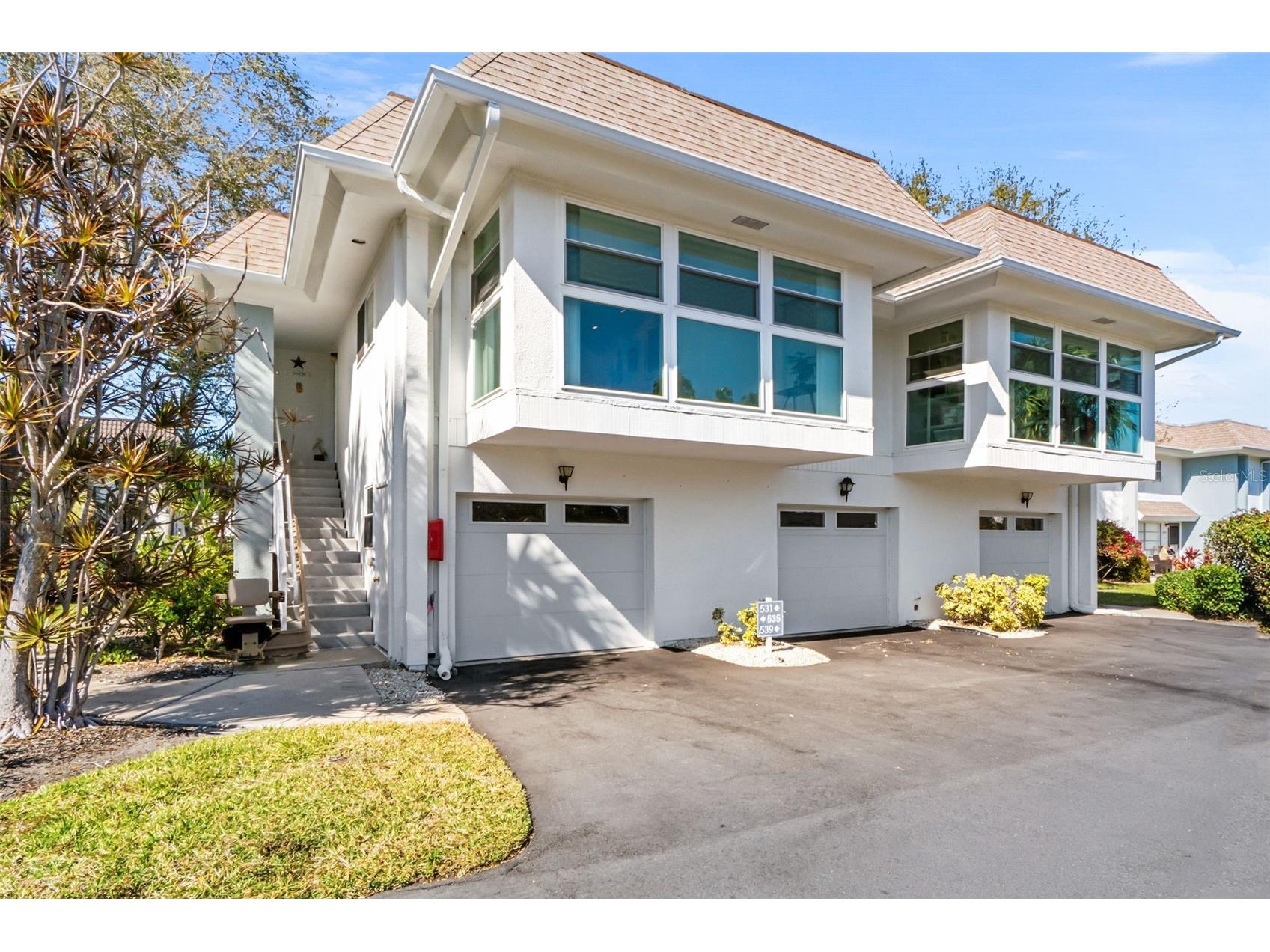 531 Sutton Place Longboat Key FL 34228 A4681208 image1