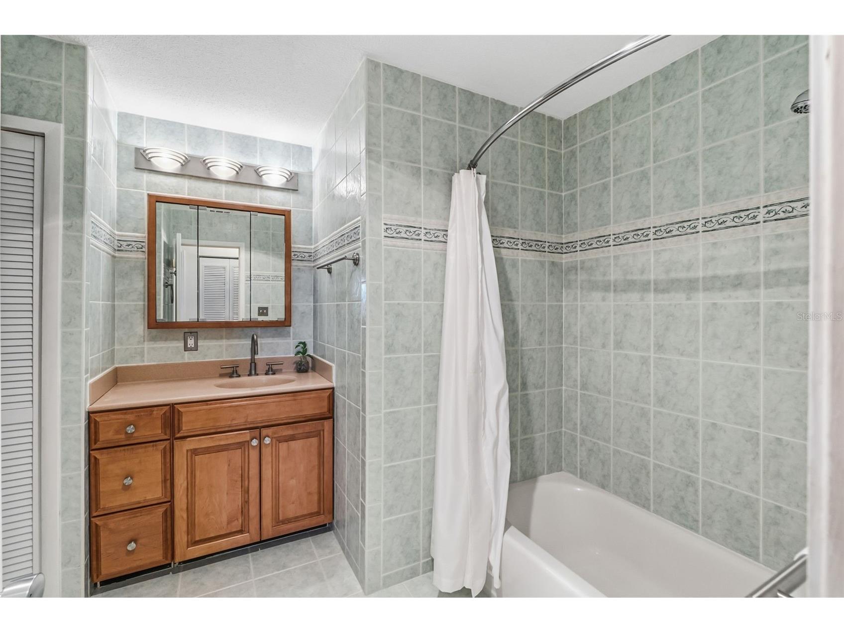 531 Sutton Place Longboat Key FL 34228 A4681208 image13