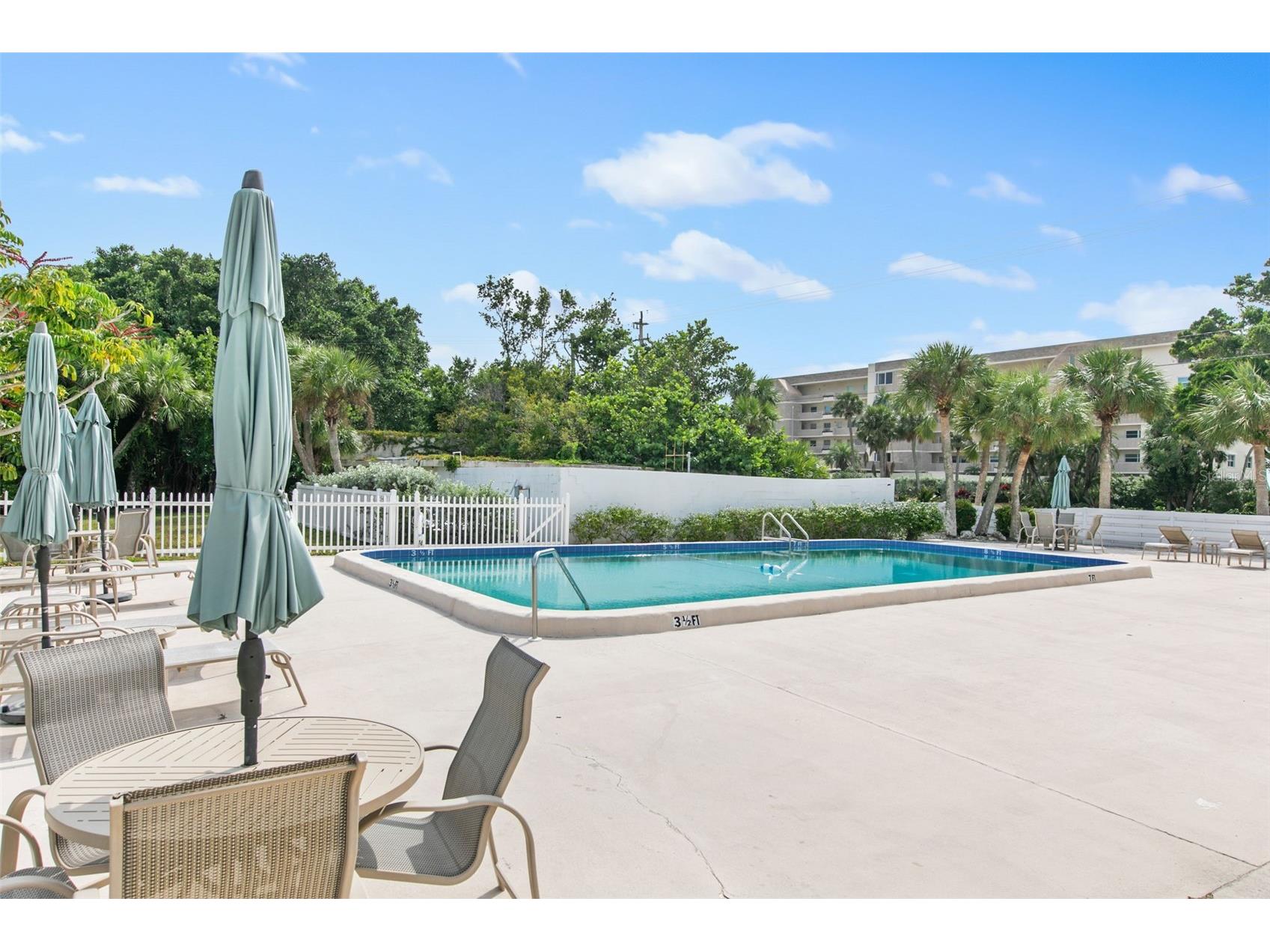 531 Sutton Place Longboat Key FL 34228 A4681208 image21