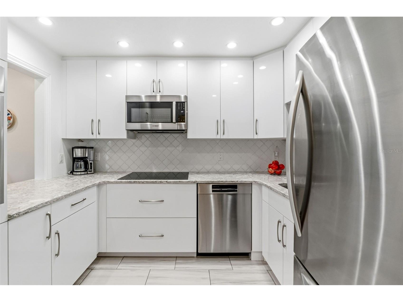 531 Sutton Place Longboat Key FL 34228 A4681208 image4