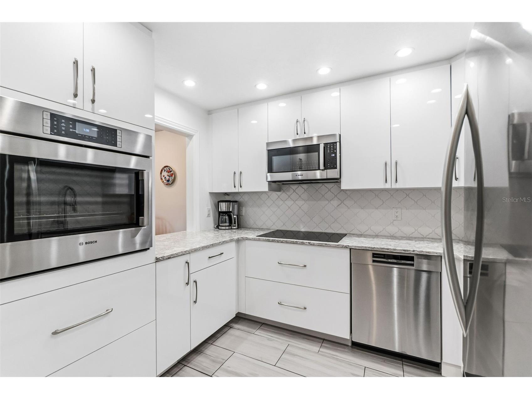 531 Sutton Place Longboat Key FL 34228 A4681208 image5