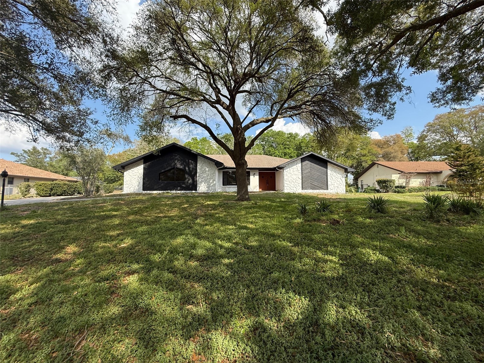 5312 Suwannee Road Weeki Wachee FL 34607 W7885700 image1