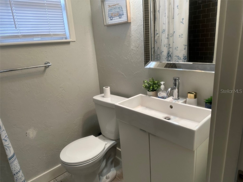 5320 Moeller Avenue Sarasota FL 34233 A4673965 image24