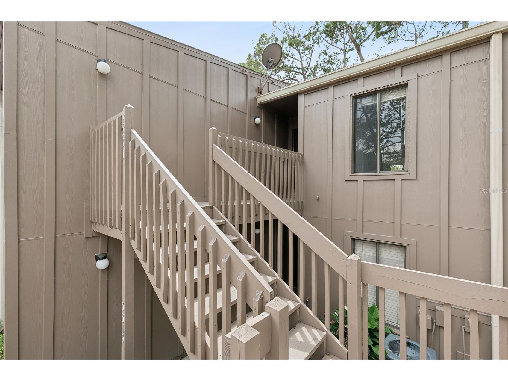 5321 Indian Creek Drive #D Orlando FL 32811 O6396164 image1