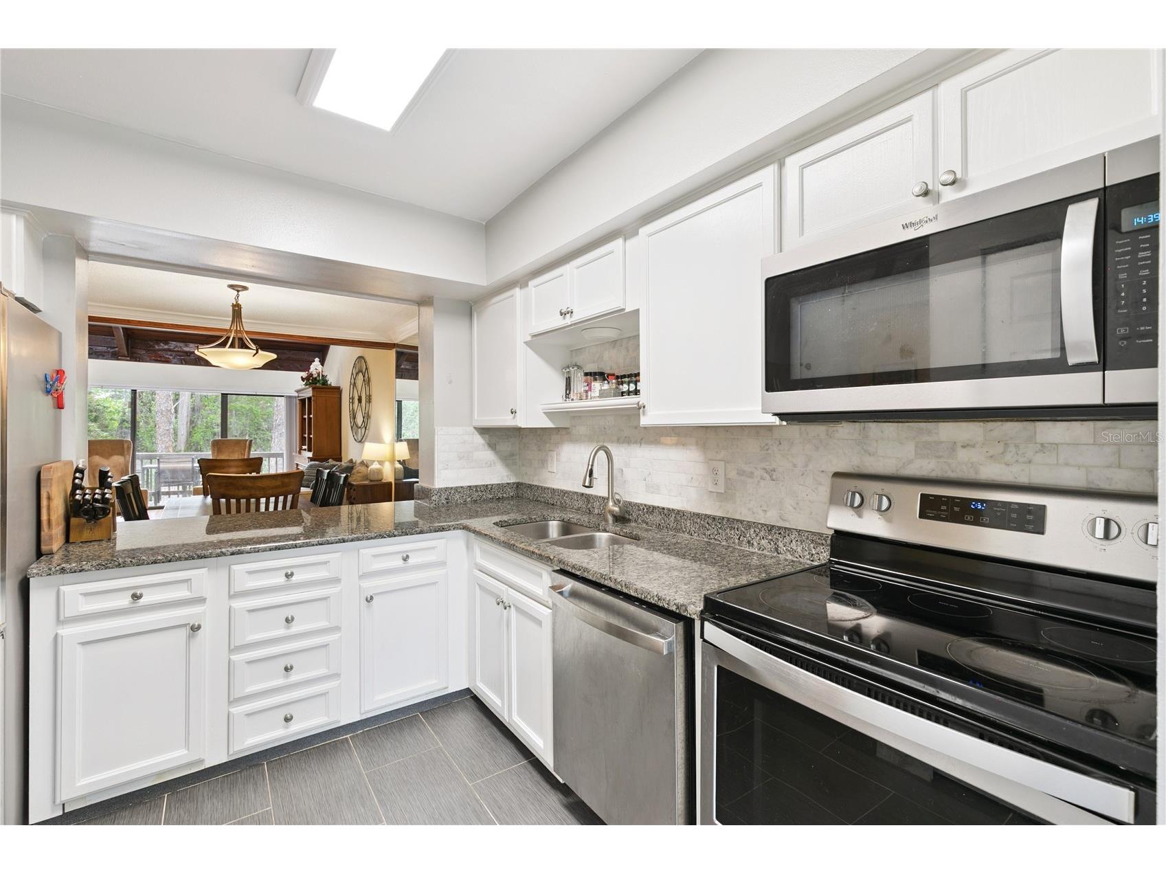5321 Indian Creek Drive #D Orlando FL 32811 O6396164 image3