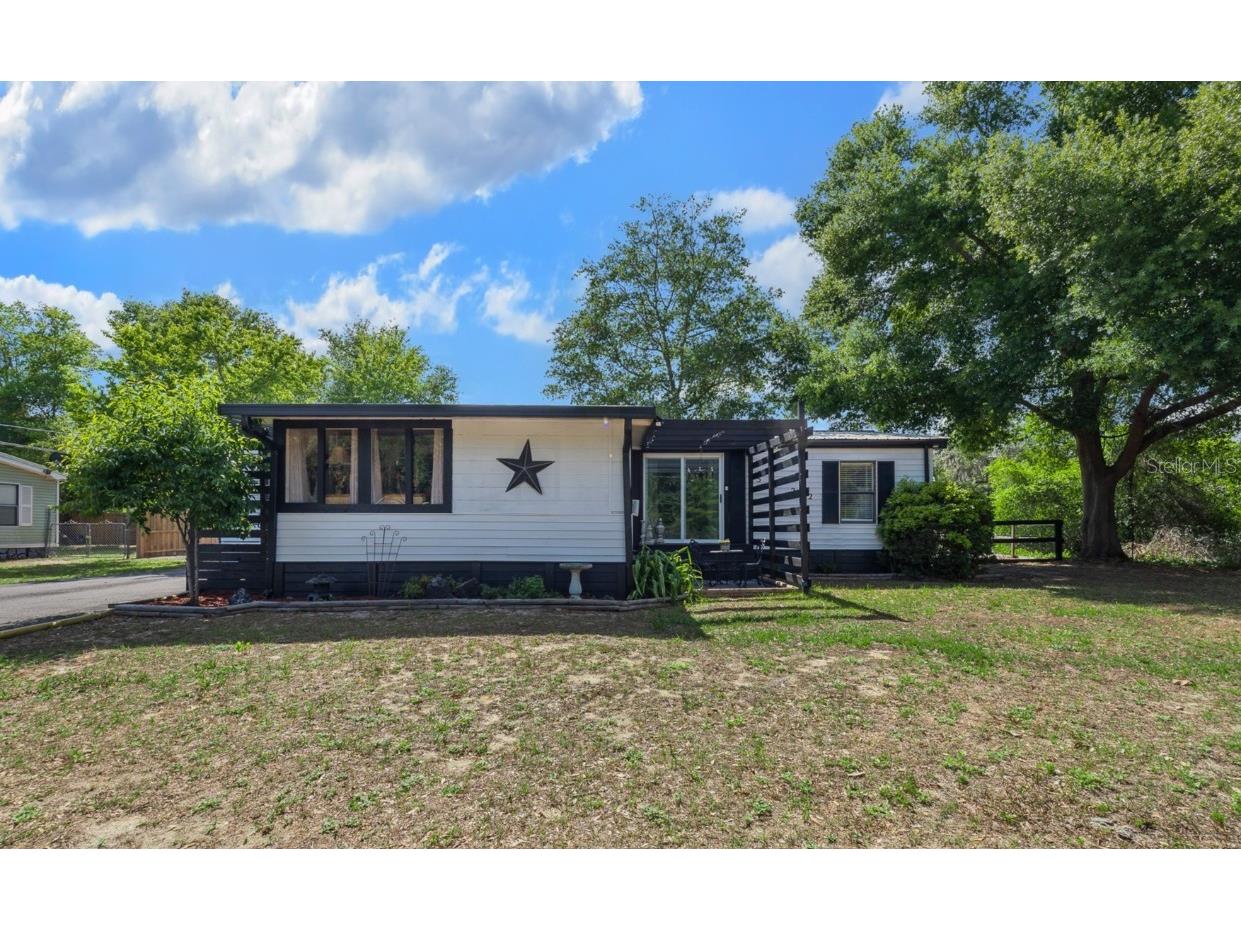 5322 SE 183rd Avenue Road Ocklawaha FL 32179 OM700379 image1