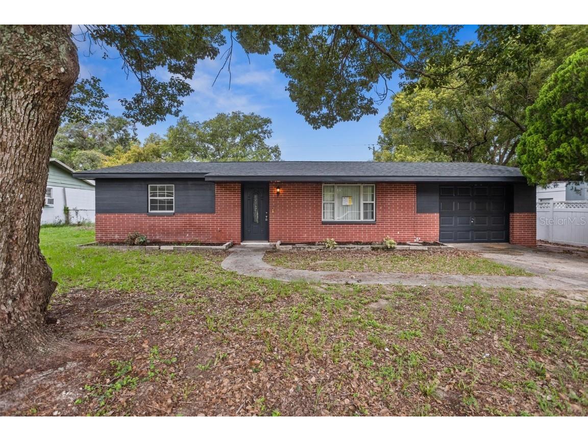 5323 23rd Street Zephyrhills FL 33542 W7876178 image1