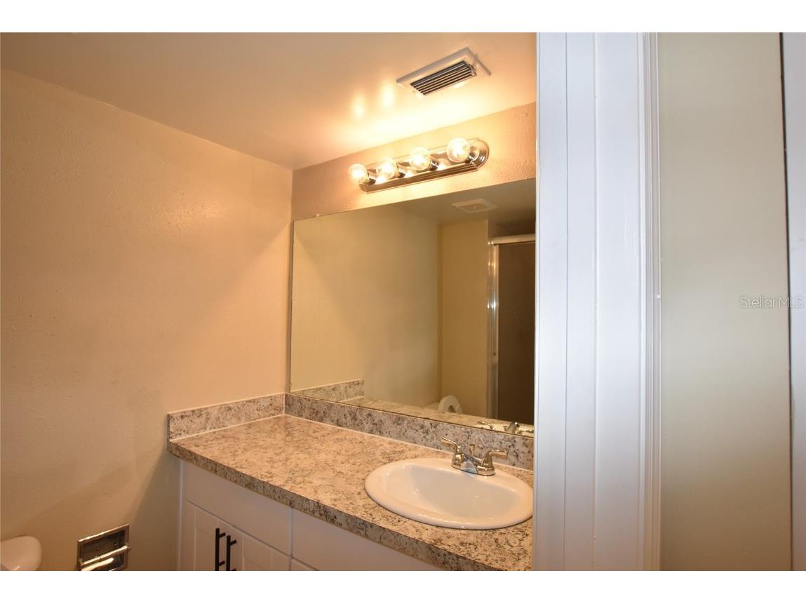 5323 Indian Creek Drive #D Orlando FL 32811 O6342908 image16