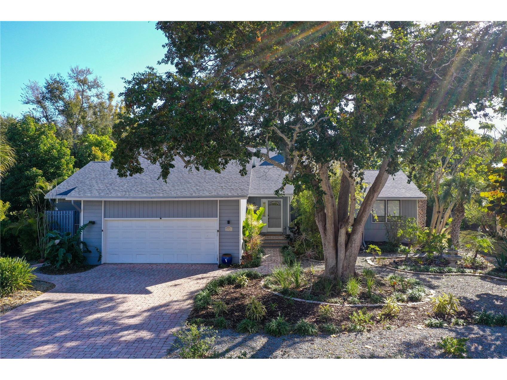 5324 Siesta Court Sarasota FL 34242 A4682581 image1