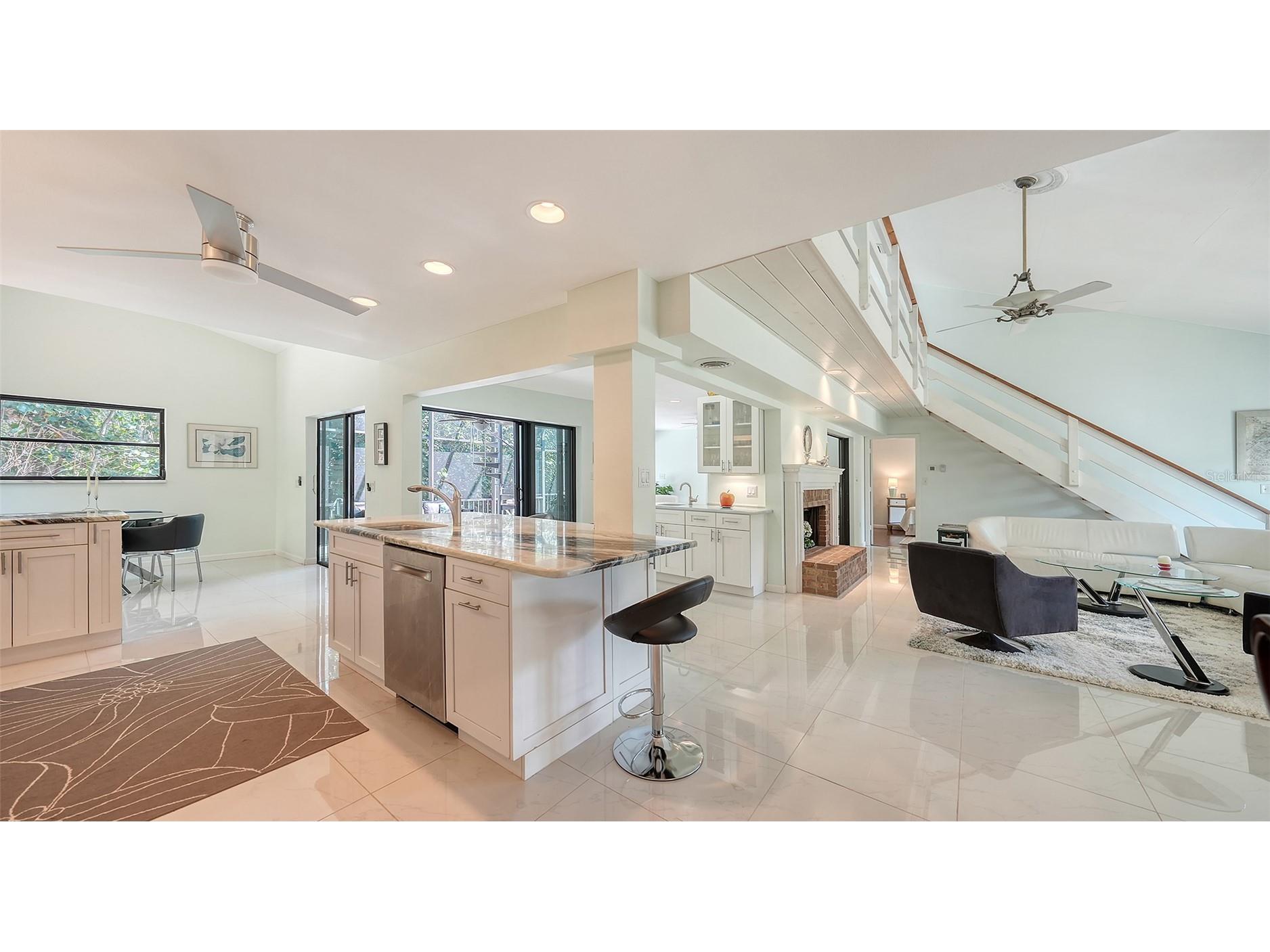 5324 Siesta Court Sarasota FL 34242 A4682581 image8