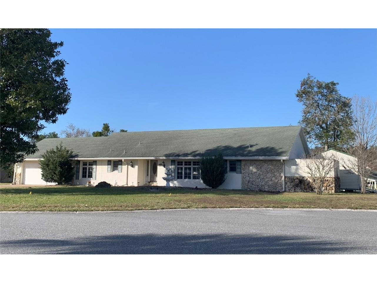 5325 Kings Court Fruitland Park FL 34731 - LAKE GRIFFIN G5078148 image1