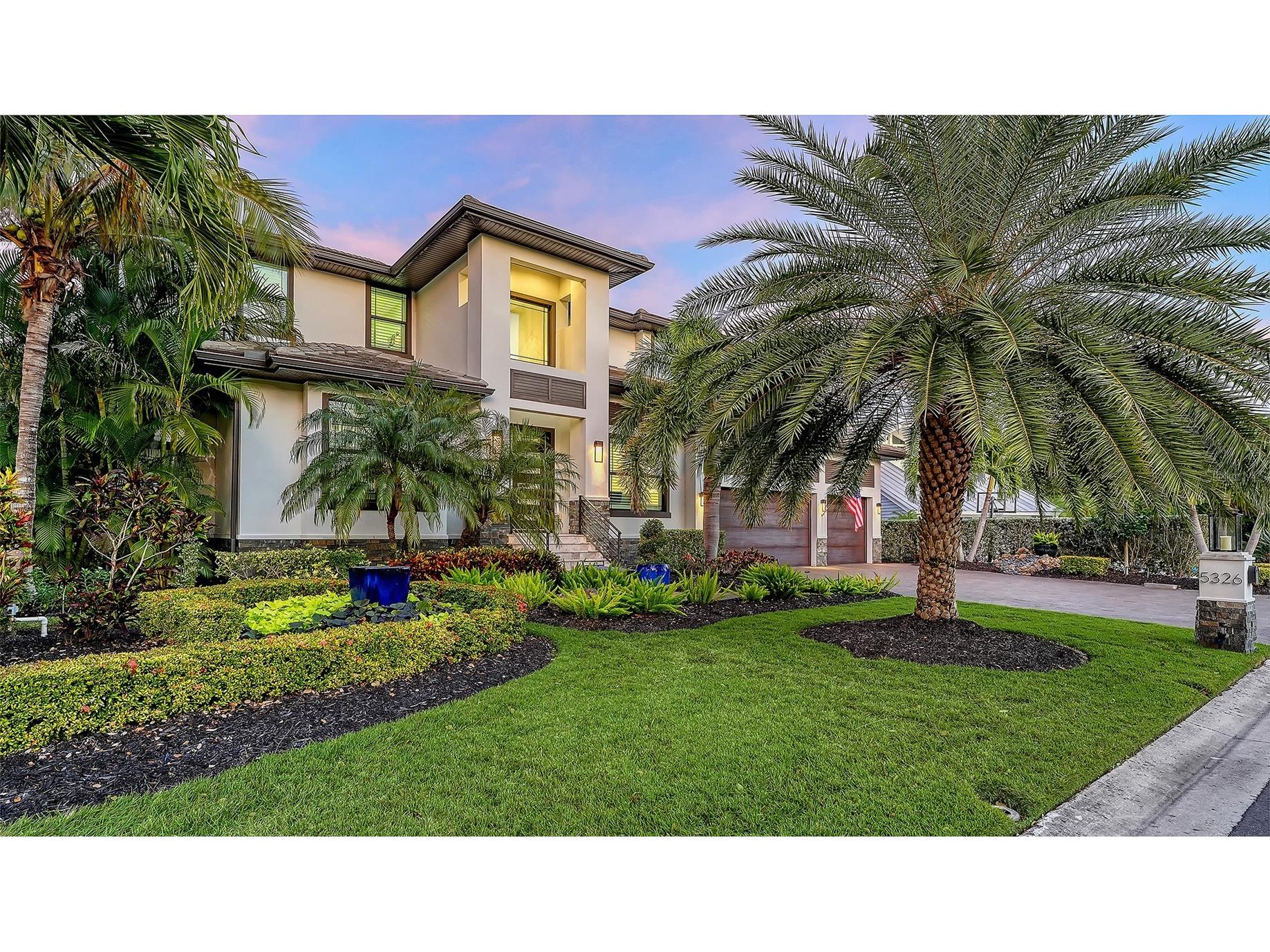 5326 Siesta Cove Drive Sarasota FL 34242 - INTRACOASTAL A4677992 image1