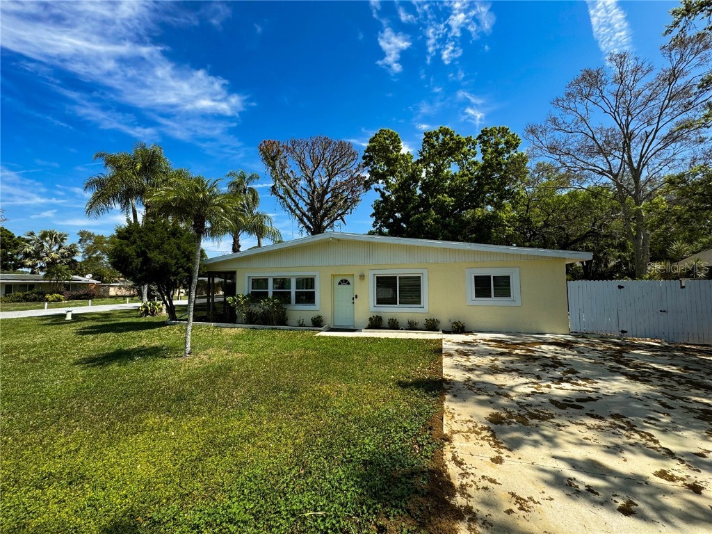 5327 S Lockwood Ridge Road Sarasota FL 34231 A4603350 image1