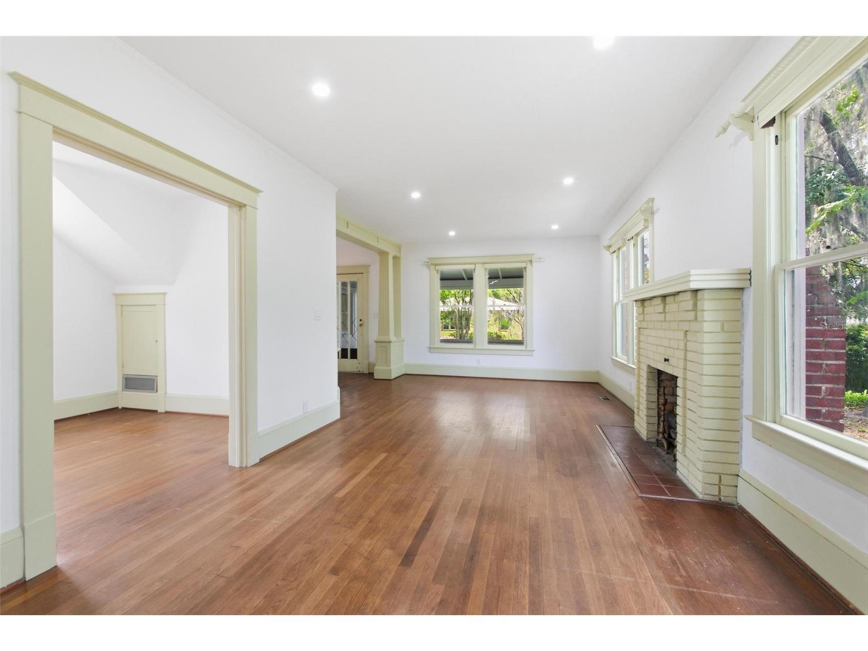 533 N Sans Souci Avenue Deland FL 32720 V4948829 image11
