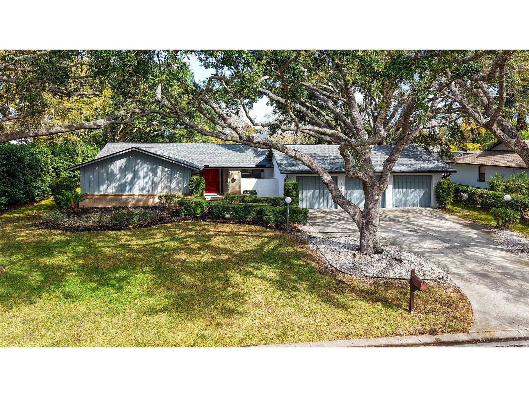 5331 Dominica Circle Sarasota FL 34233 - POND A4682075 image1