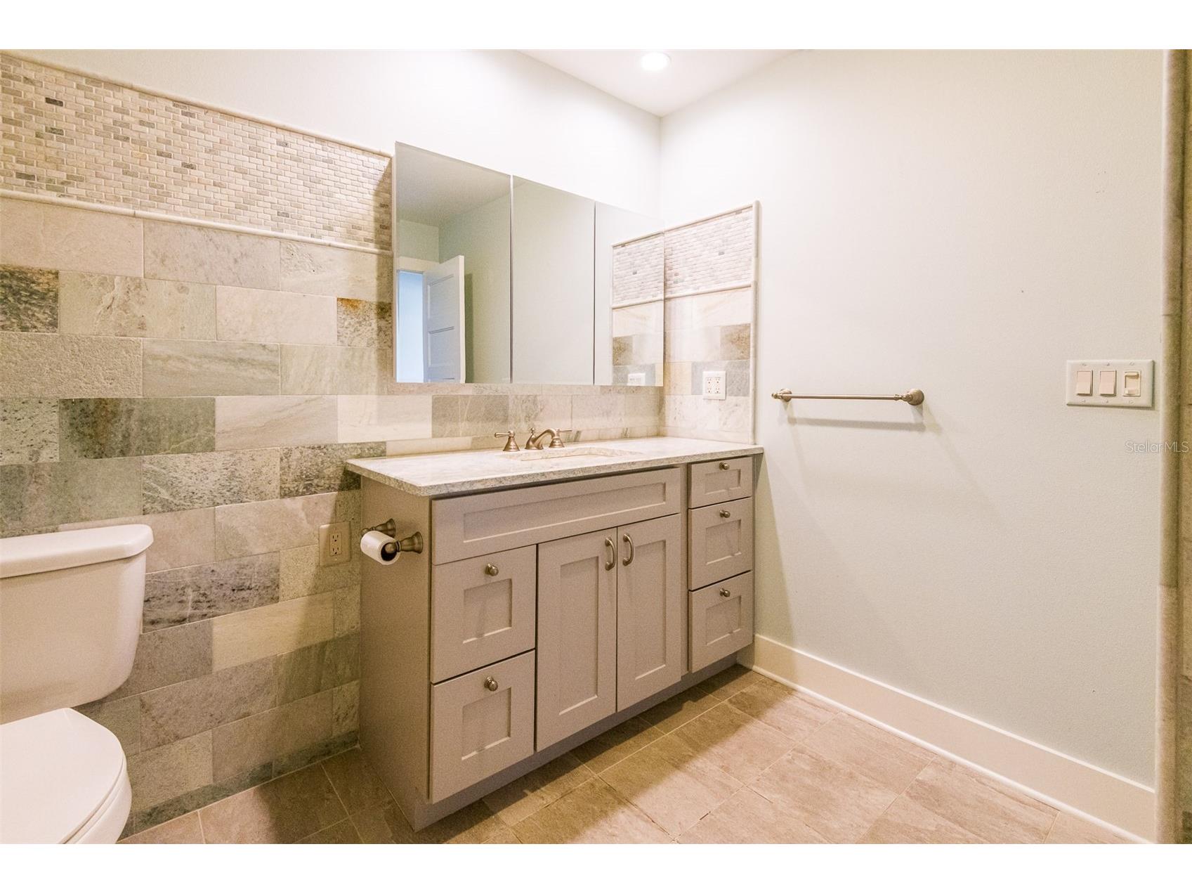 5332 Huntingwood Court #26 Sarasota FL 34235 A4694684 image41