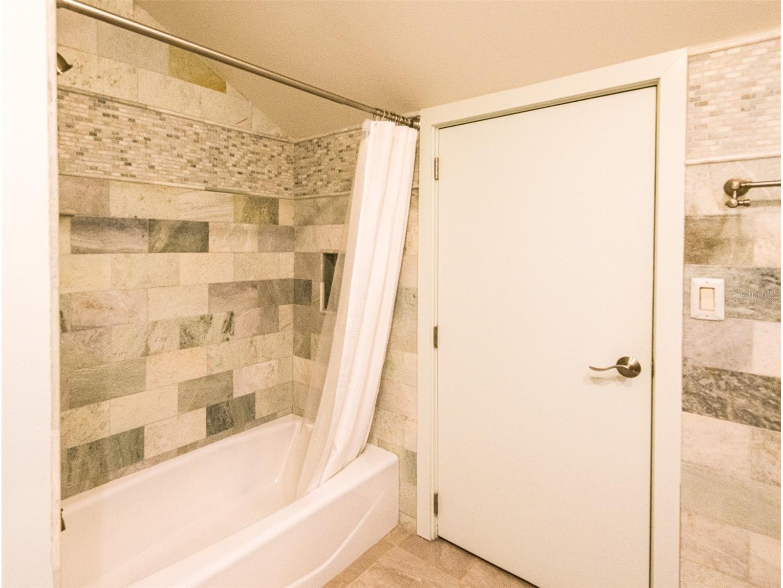 5332 Huntingwood Court #26 Sarasota FL 34235 A4694684 image42