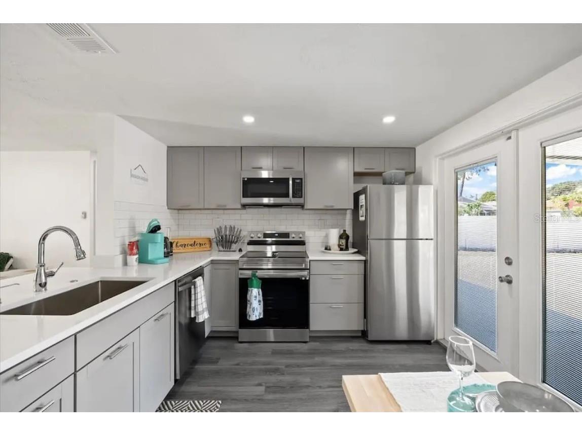 5332 Nutmeg Avenue Sarasota FL 34231 A4659079 image5