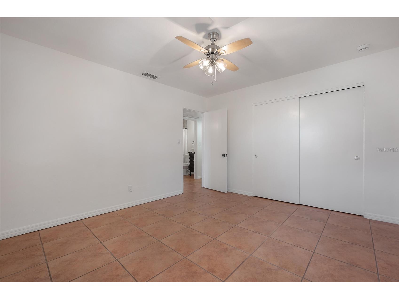 5333 53rd Street N Saint Petersburg FL 33709 O6405313 image37