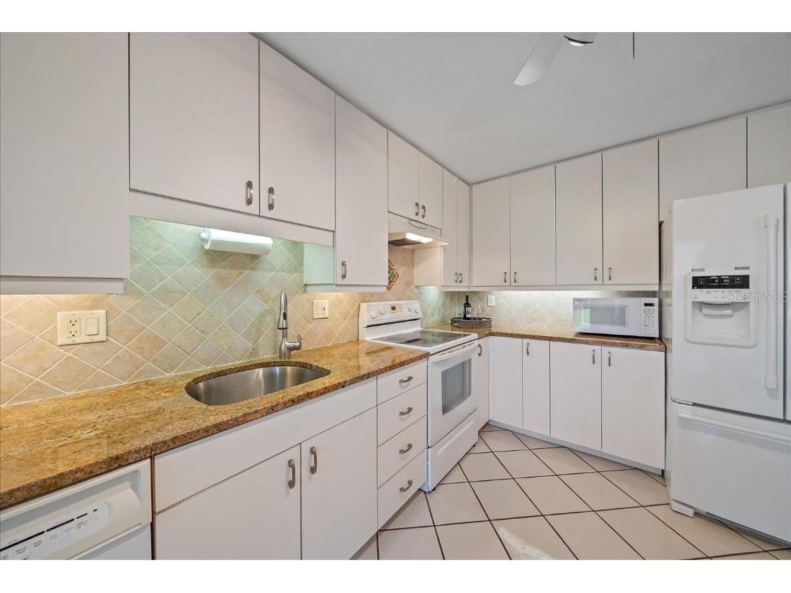 5343 Huntingwood Court #33 Sarasota FL 34235 A4662911 image14