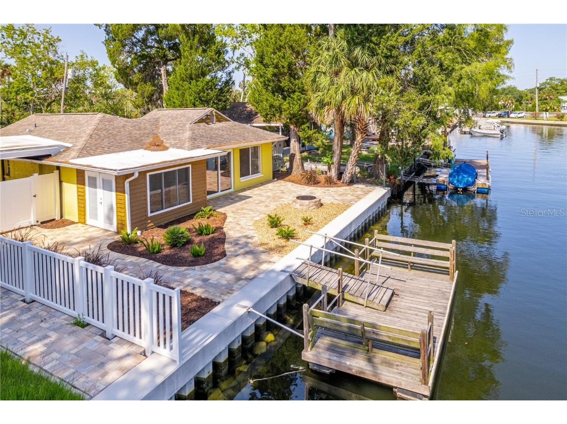 5343 Hushpuppy Lane Weeki Wachee FL 34607 - WEEKI WACHEE RIVER W7865592 image1