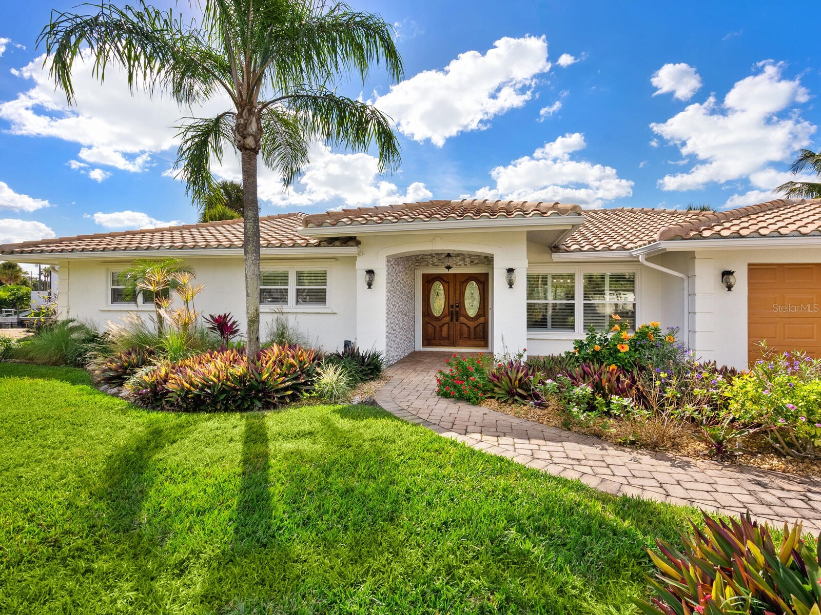 5348 Shadow Lawn Drive Sarasota FL 34242 - GRAND CANAL A4676391 image1