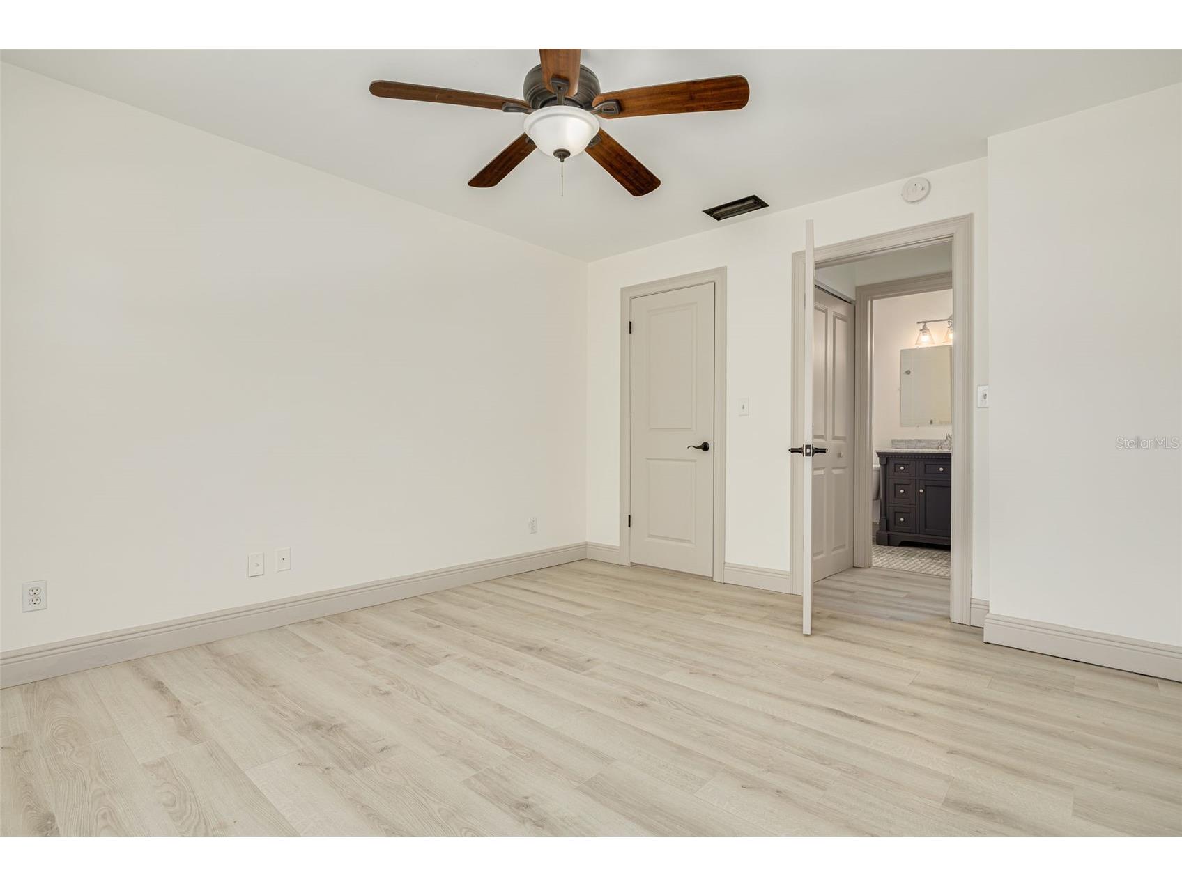 535 32nd Avenue N #5 Saint Petersburg FL 33704 TB8504313 image17
