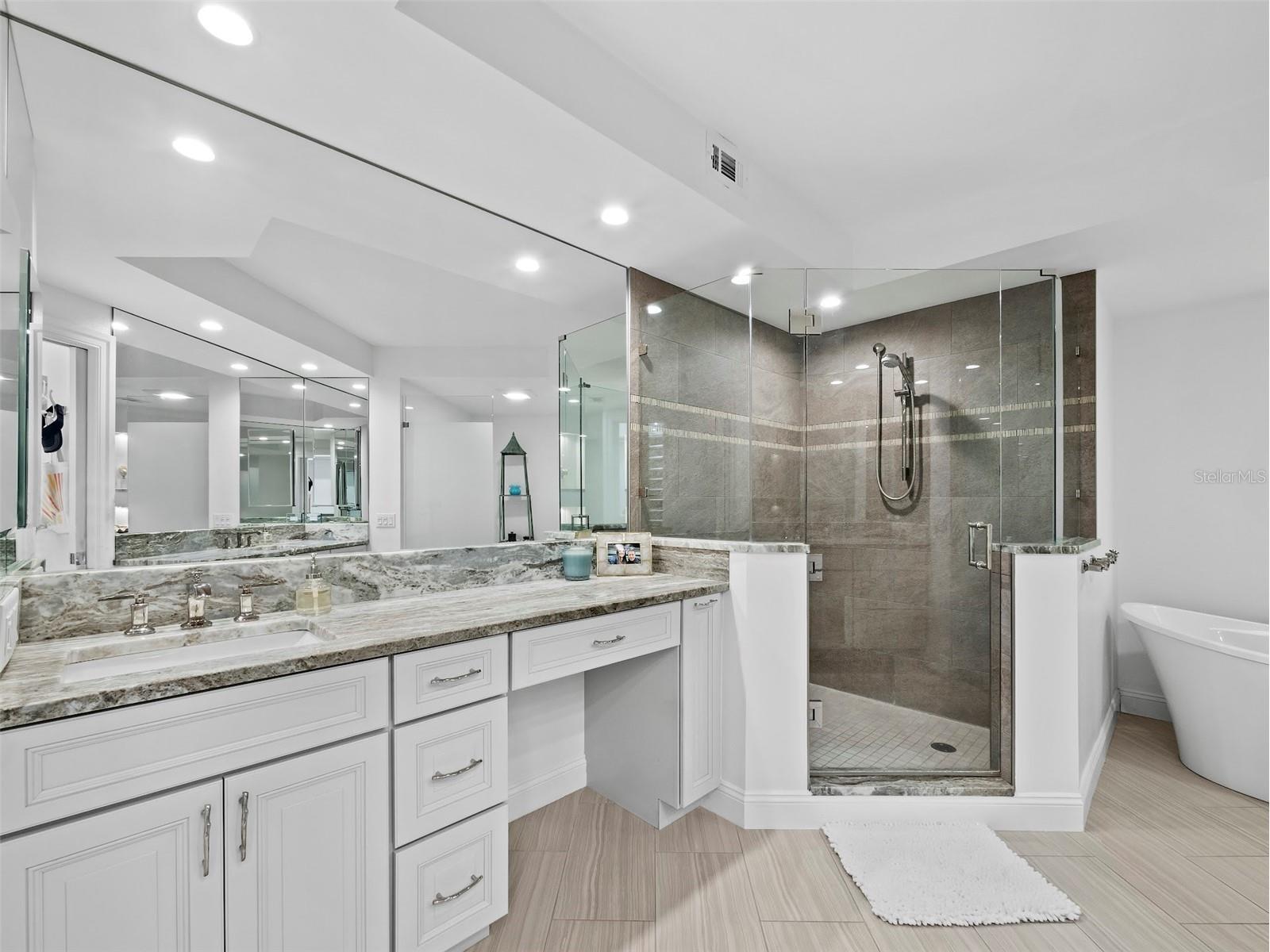 535 Sanctuary Drive #A603 Longboat Key FL 34228 A4689260 image22