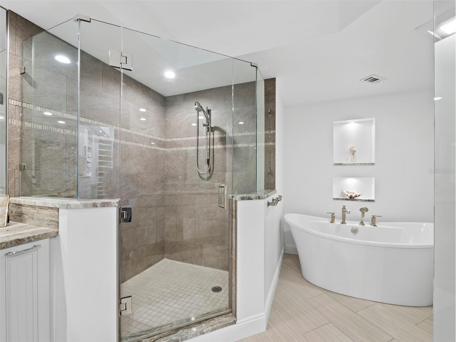 535 Sanctuary Drive #A603 Longboat Key FL 34228 A4689260 image23