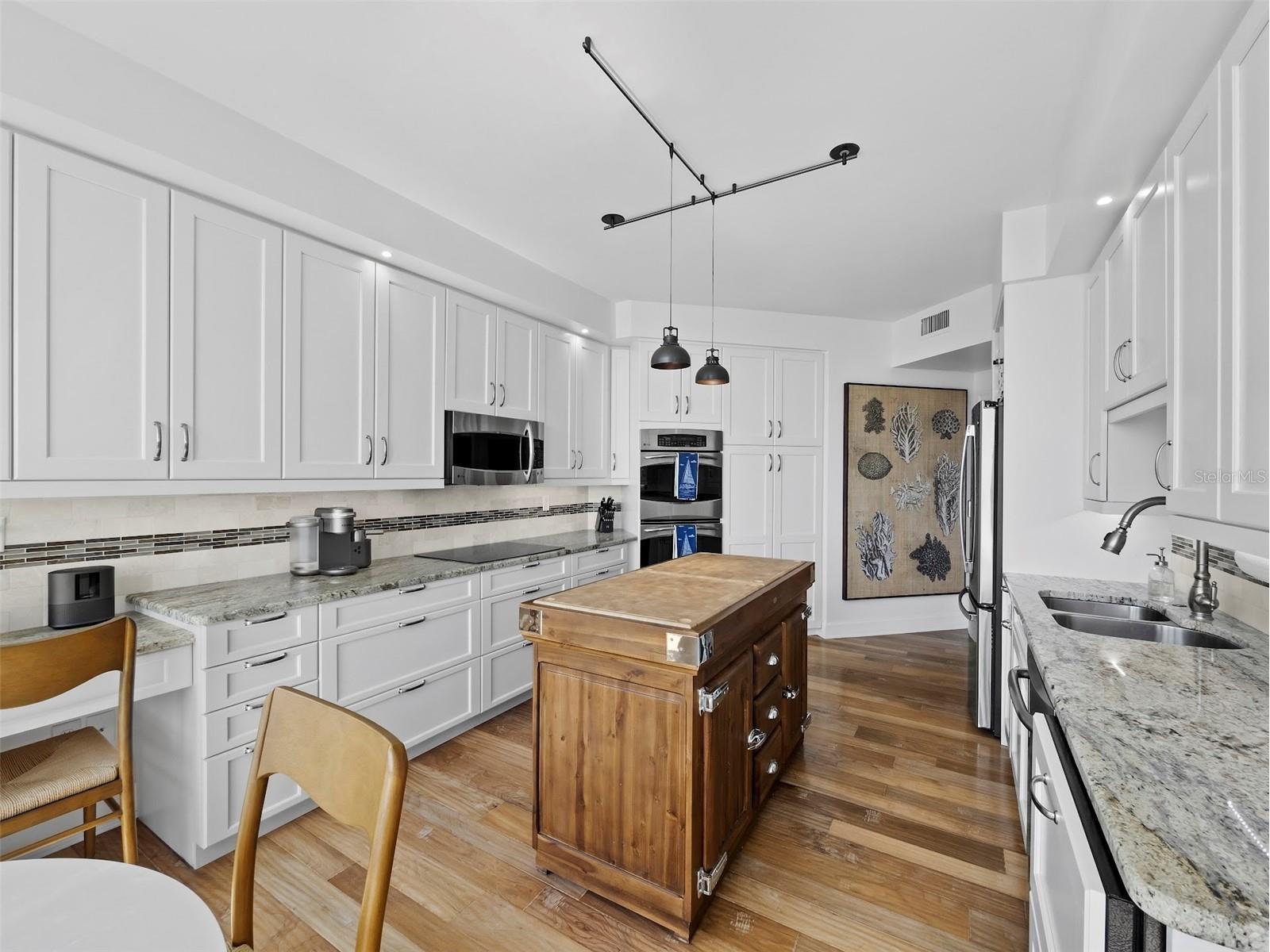 535 Sanctuary Drive #A603 Longboat Key FL 34228 A4689260 image29