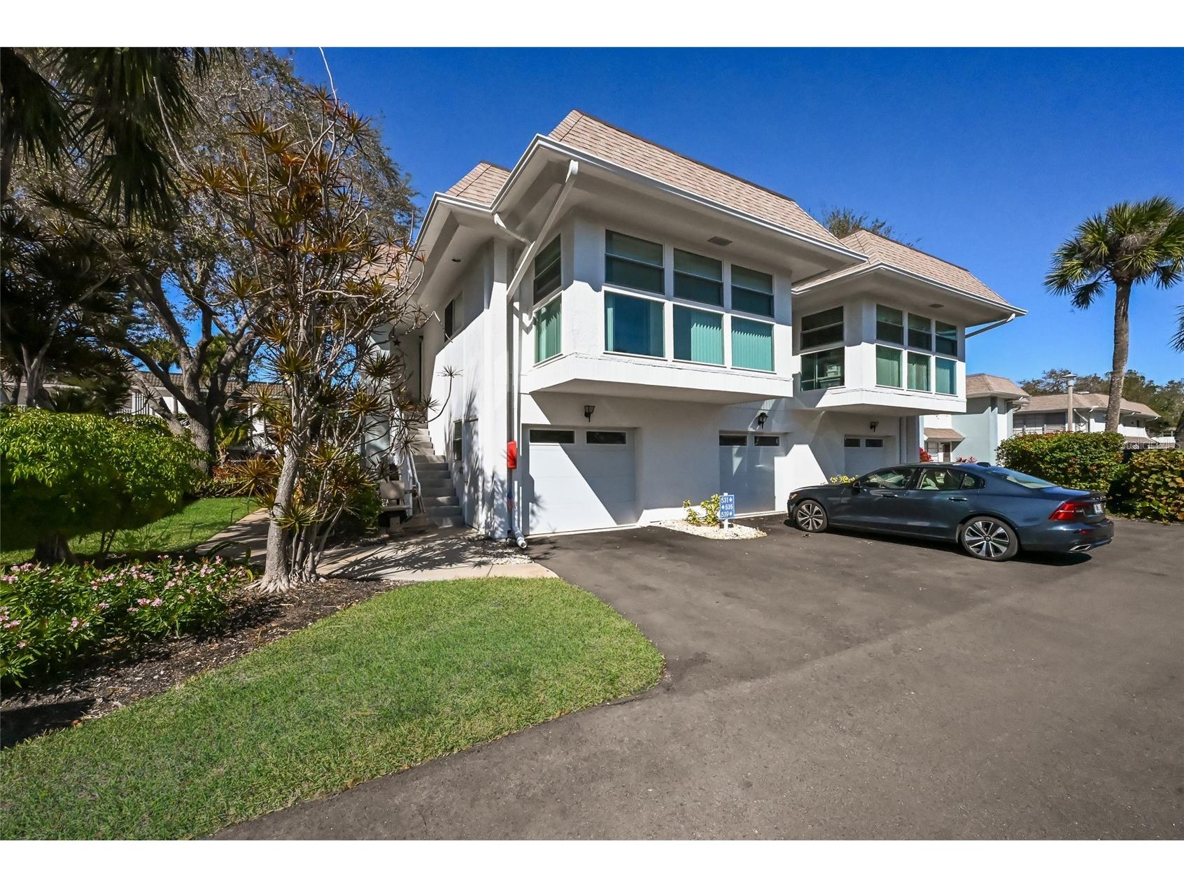 535 Sutton Place Longboat Key FL 34228 A4678021 image1