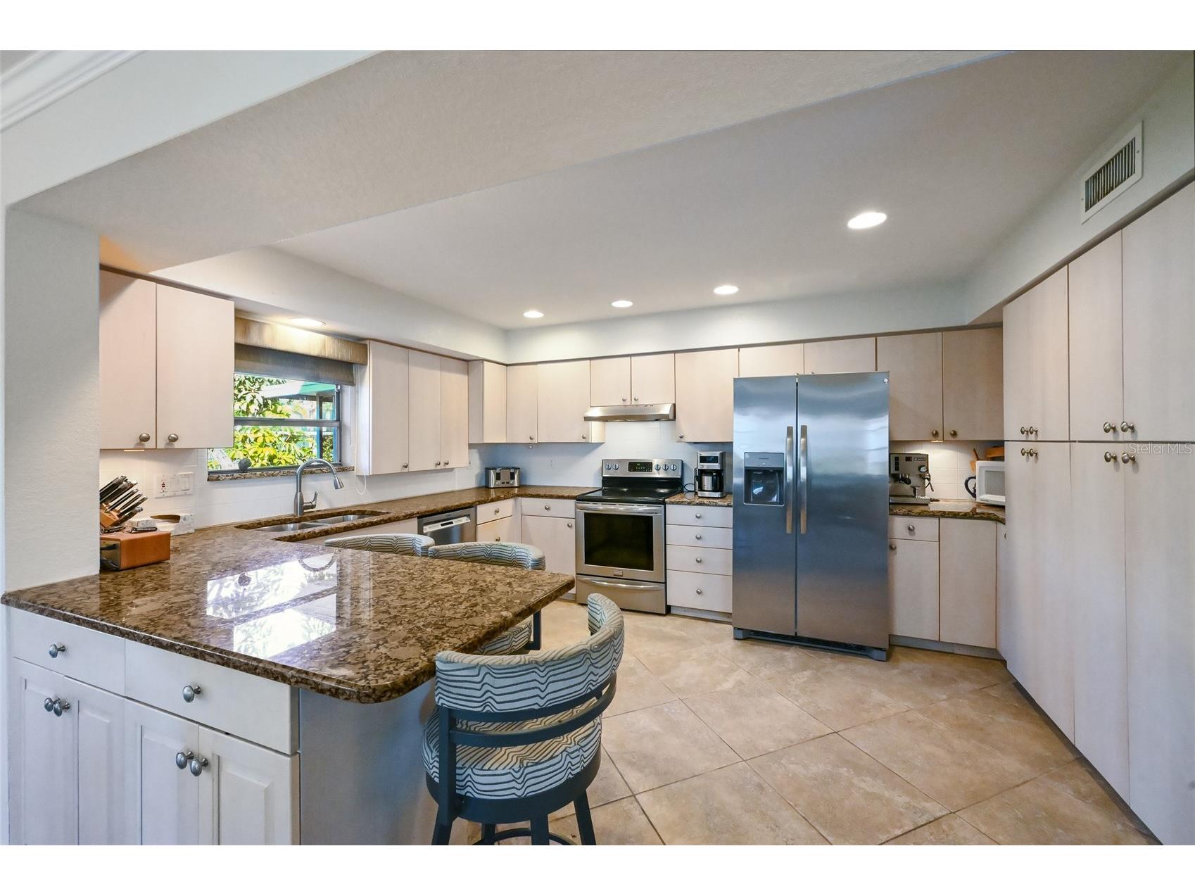 535 Sutton Place Longboat Key FL 34228 A4678021 image12