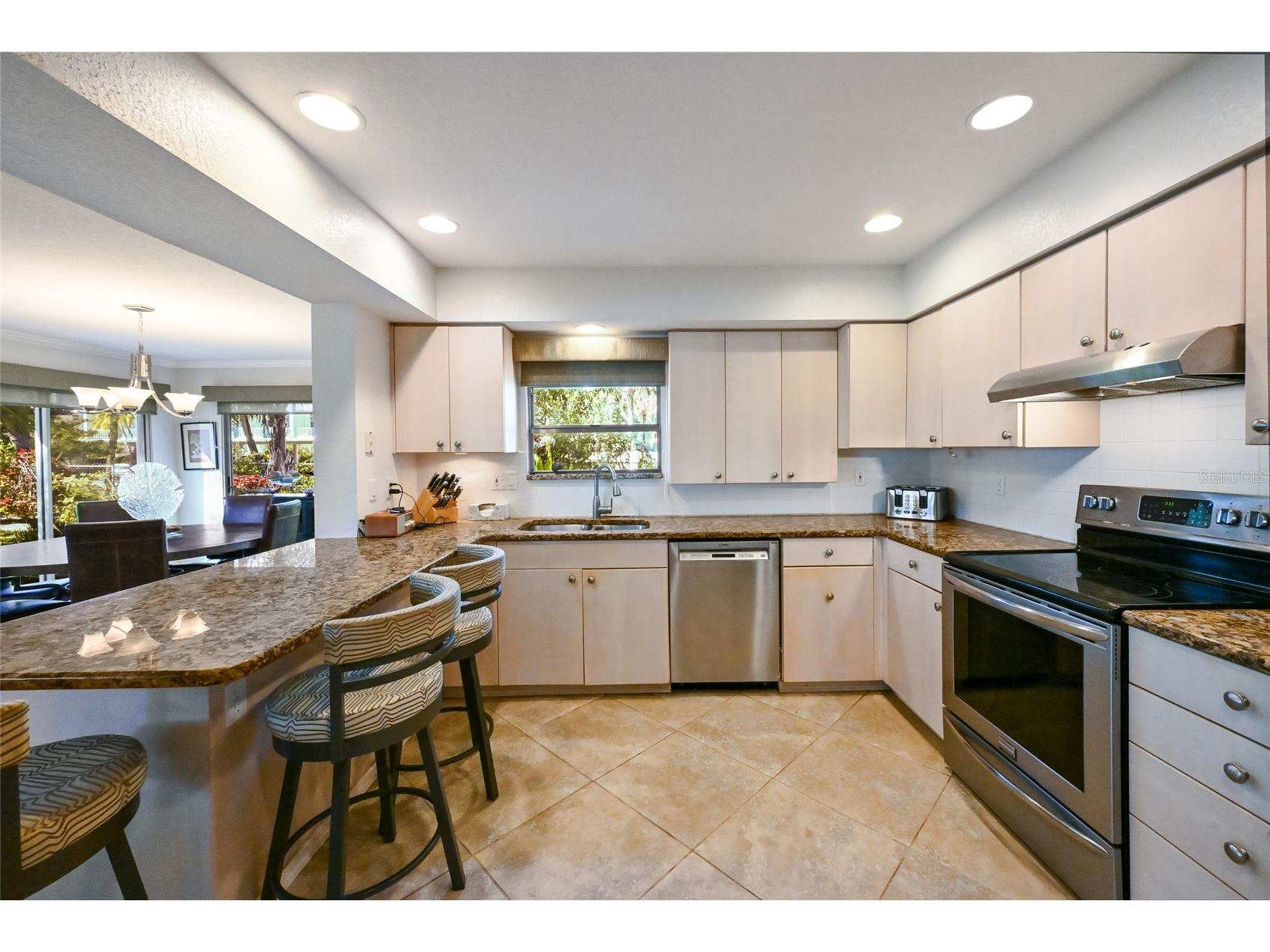 535 Sutton Place Longboat Key FL 34228 A4678021 image13