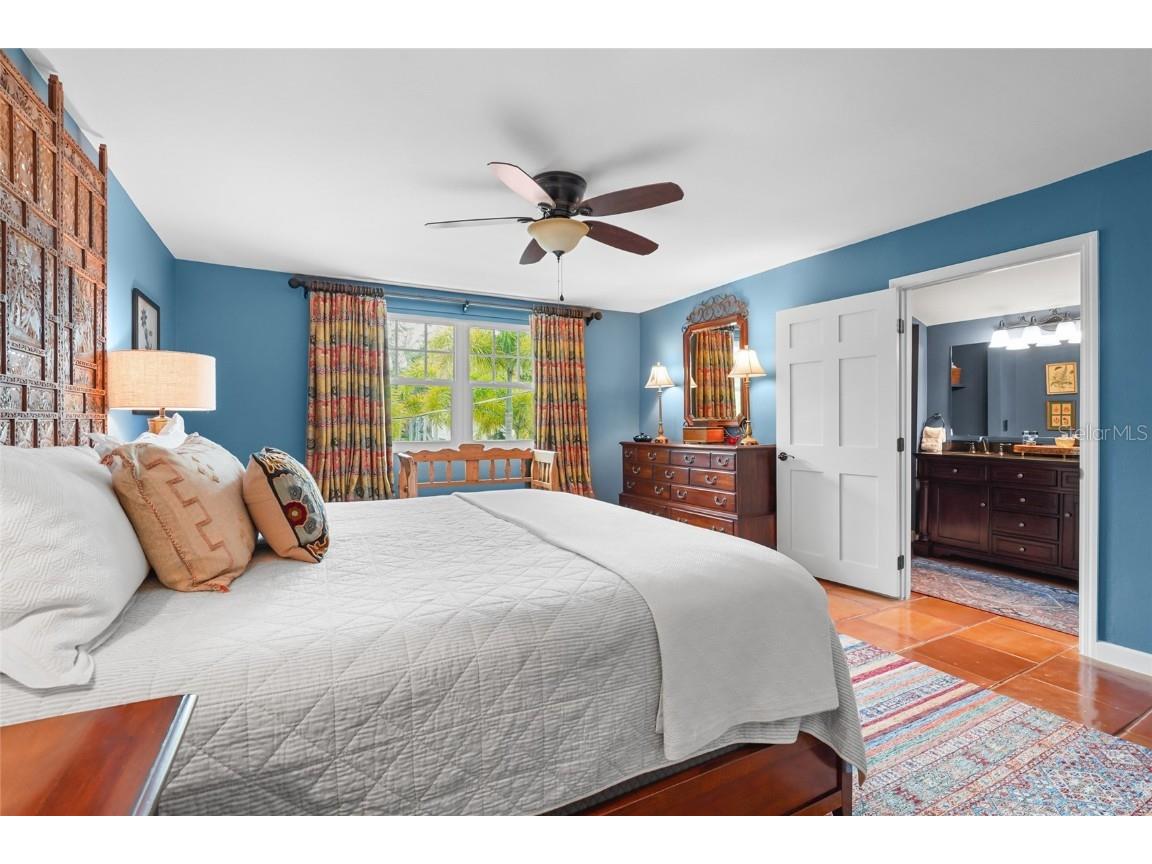 5354 Calle Florida Sarasota FL 34242 A4664418 image32