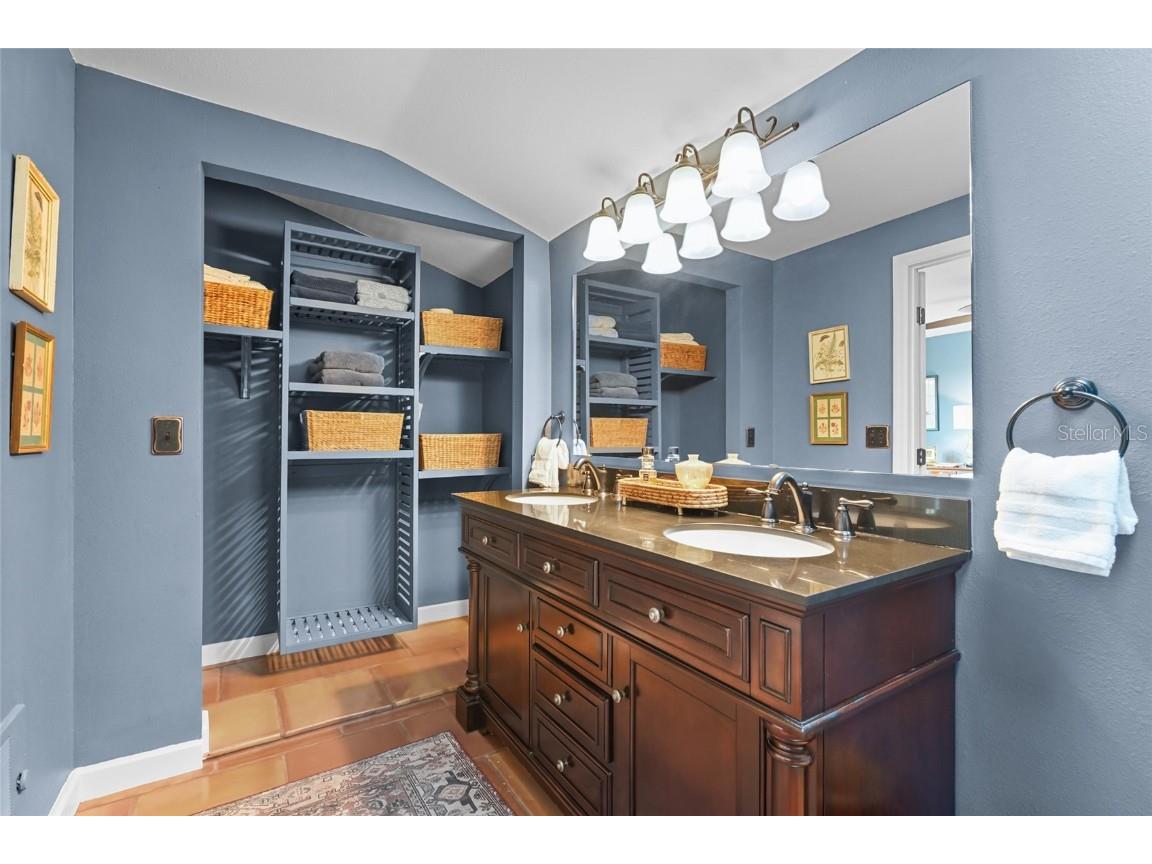 5354 Calle Florida Sarasota FL 34242 A4664418 image37