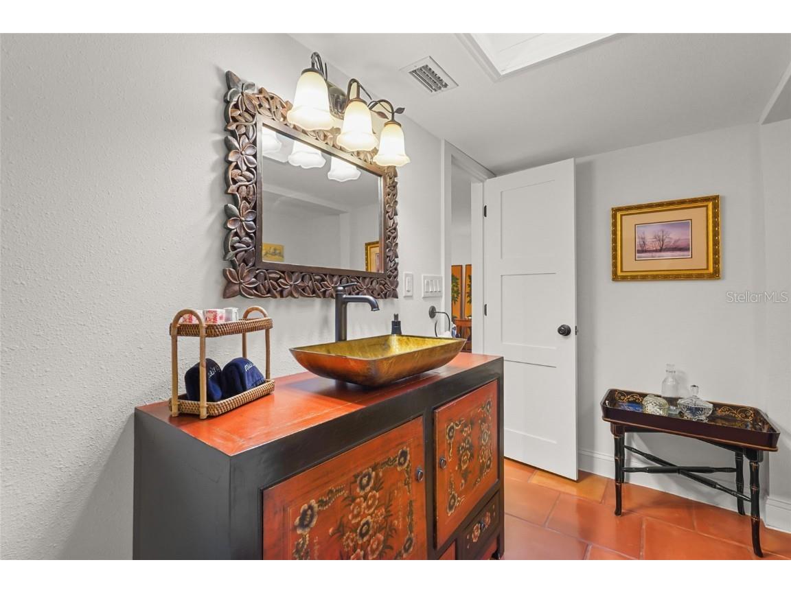 5354 Calle Florida Sarasota FL 34242 A4664418 image58