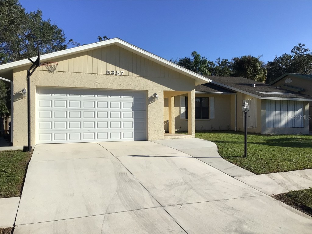 5357 Bent Oak Drive Sarasota FL 34232 A4613171 image1